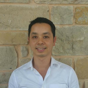 blured Bryan T. Le, DDS