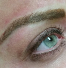 25-34 year old woman treated with Permanent Makeup after 2929314