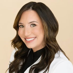 blured Elizabeth Tarpinian