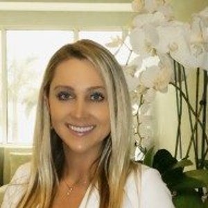 blured Danielle Floyd