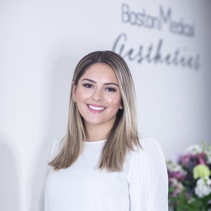 blured Maryana DeMorais