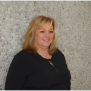 Jennifer Trescastro: Beauty Associate