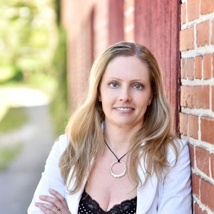 blured Jennifer Beale