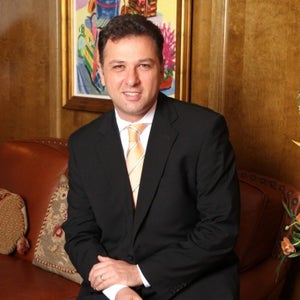 blured Vartan Mardirossian, MD