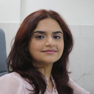 blured Shruti (Marwah) Handa, MCh