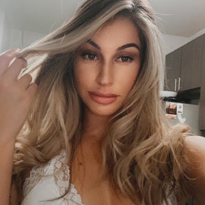 blured Justine Franks