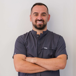 blured Baran Bardakci, DDS