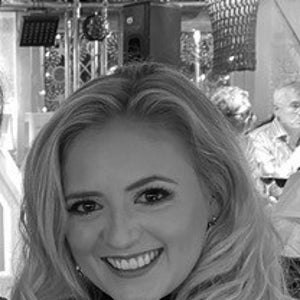 blured Dr Victoria Mc Afee