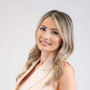 blured Catherine Ngo