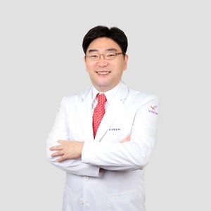 blured Dr. Bo Hyun Sung