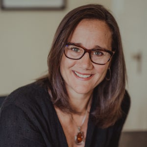 Lisa Dickinson, NMD