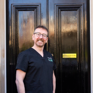 Dr John Quinn