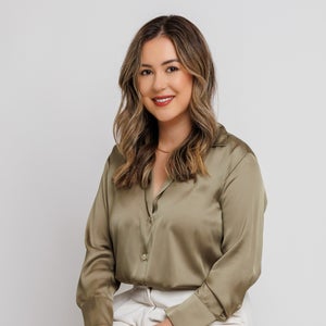 blured Daniela Londono, DNP, NP