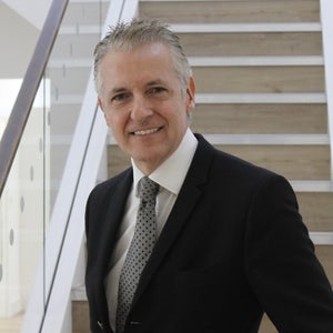 blured Joe Oliver, BDS