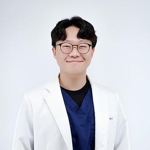 blured Yeong Jun Song