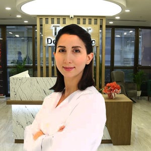 blured Ipek Guldiken