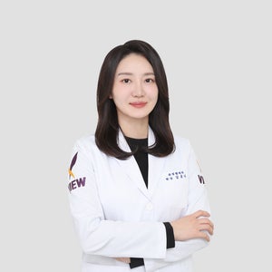 blured Dr. Yoo Na Kim