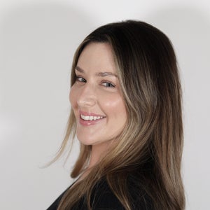 blured Jessica Dratler