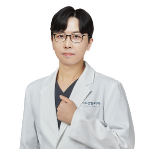 blured Seo Young Kim