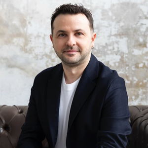 blured Ozan Erol, MD