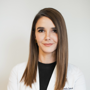 blured Amelia Damse, DO