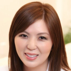 blured Amanda Lau, MD