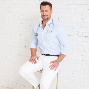 blured Christopher Pavlou, MBChB