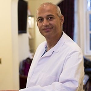 Dinesh Maini, MBChB