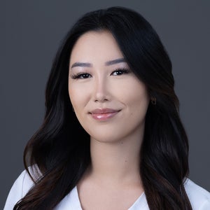 blured Elizabeth Yamane