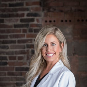 Kelli Lartonoix