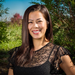 blured Lara Hansdottir