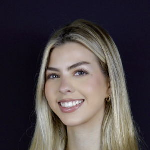 blured Valentina Fuentes