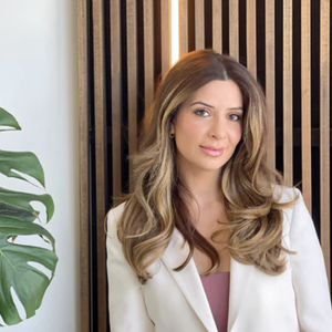 blured Mariam Bandarian