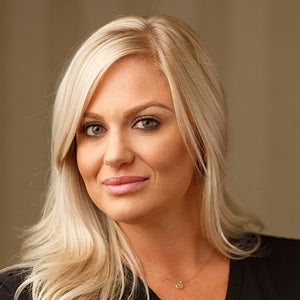 blured Steffani Cradlin