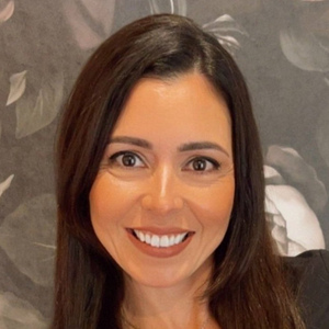 blured Eliana Hollingsworth