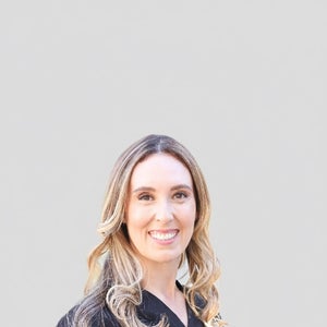 blured Luiza Da Hora