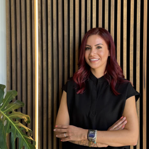 blured Christina Barriga