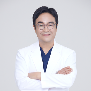 blured Jeong Wook Hwang