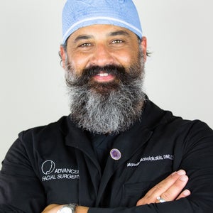 blured Manolis Manolakakis, DMD, FACS