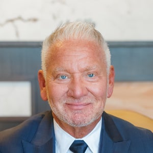 blured Lawrence W. Shaw, MD