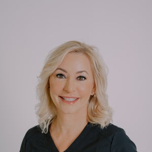 Kelly, Makeup Artist
