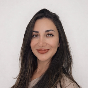 blured Yasmine Sadaghiani NP, CNL, MSN