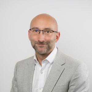 Adam Sierakowski, MBBS, FRCS(Plast)