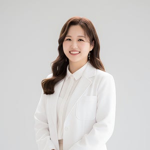 blured Dr. Ji-eun Park