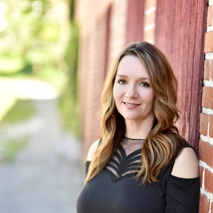 blured Shelly Pollatos