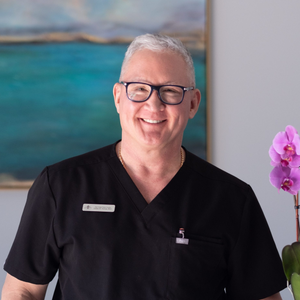 blured Dallas Homas, MD