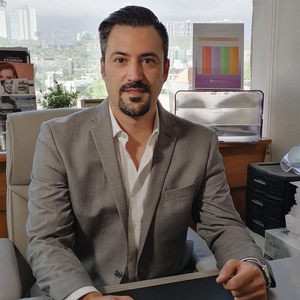 blured Hector Vela, MD