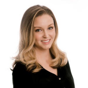 blured Amanda Bekkedahl