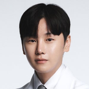 blured KI BUM PARK