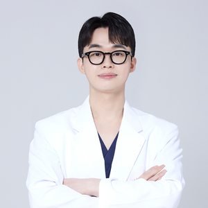 blured Nam Hyun Kwon